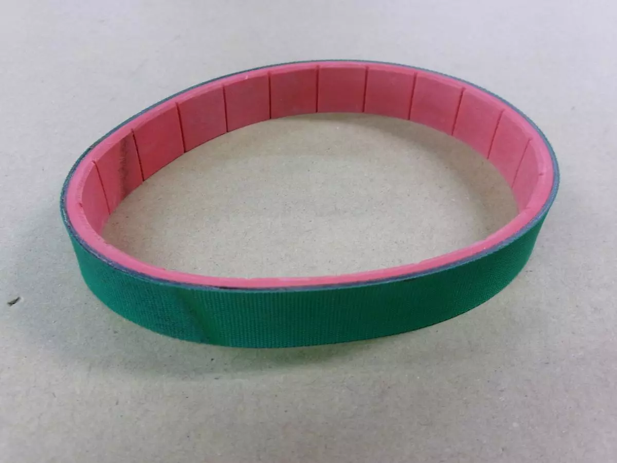 Flat belt adding covering with total thickness 4.0 mm T
